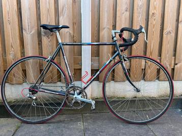 Vintage racefiets beschikbaar voor biedingen