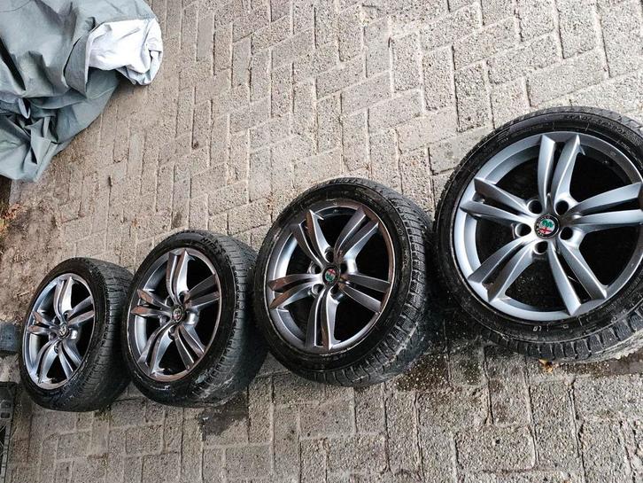 Alfa Romeo Giulietta winterbanden + velgen 17 inch antraciet, Auto-onderdelen, Banden en Velgen, Velg(en), Winterbanden, 17 inch