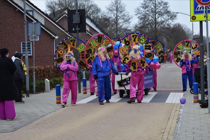 Kleurrijke Loopgroep Carnaval: Wie windt ons op?, Kleding | Dames, Carnavalskleding en Feestkleding, Gedragen, Kleding, Carnaval