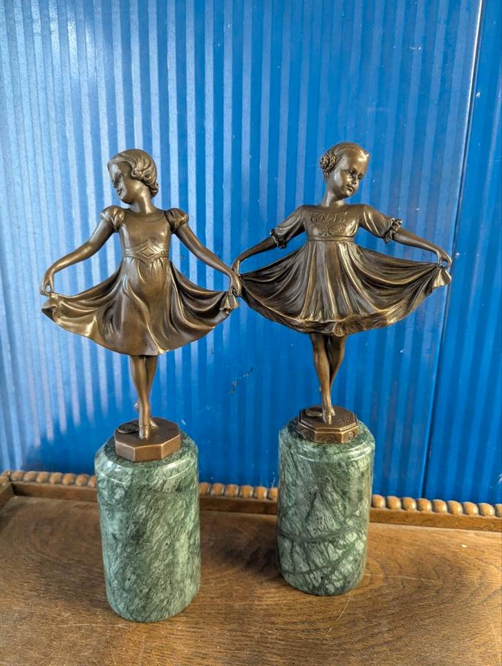 Bronzen Beeldjes van Dansende Meisjes op Marmeren Voet, Antiek en Kunst, Kunst | Beelden en Houtsnijwerken, Ophalen of Verzenden