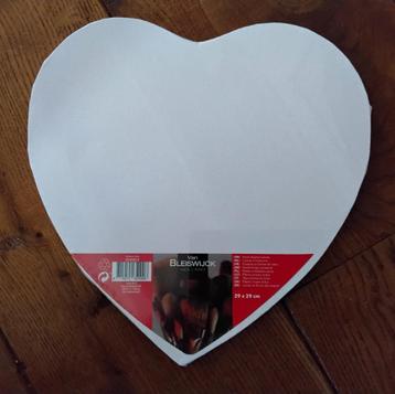 Canvas in hartvorm (nieuw) beschikbaar voor biedingen