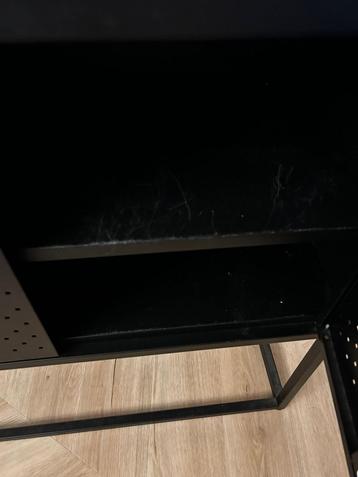 Zwart metalen lage kast beschikbaar voor biedingen
