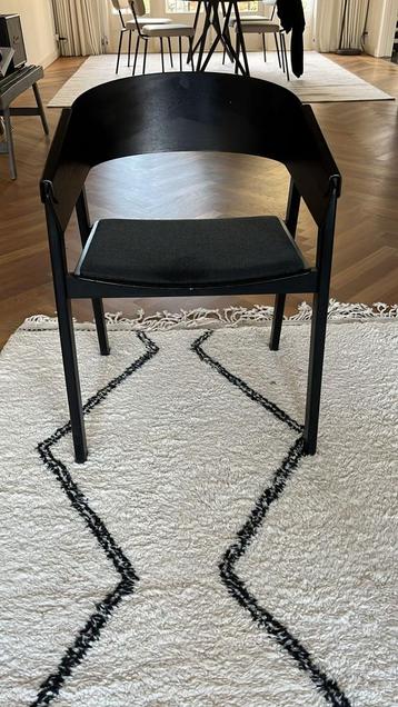 4 Design stoelen beschikbaar voor biedingen