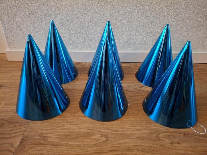 6 metallic blauwe feesthoedjes / glimmend verjaardag NIEUW, Hobby en Vrije tijd, Feestartikelen, Nieuw, Feestartikel, Verjaardag
