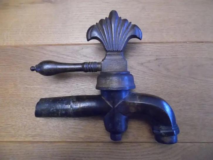 Antieke bronzen kraan, 18e eeuw, Frankrijk, Antiek en Kunst, Antiek | Overige Antiek, Ophalen