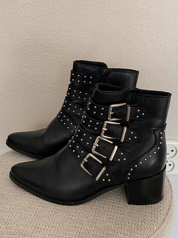 Echt leren dames enkellaarsjes met studs/gespen,mt 38 NIEUW beschikbaar voor biedingen