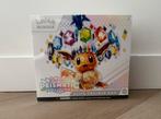 Pokémon Prismatic Evolutions Elite trainer box, Hobby en Vrije tijd, Verzamelkaartspellen | Pokémon, Ophalen, Nieuw, Boosterbox