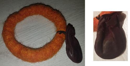Oranje wol gevilte armband met leren zakje, Sieraden, Tassen en Uiterlijk, Armbanden, Zo goed als nieuw, Oranje, Ophalen of Verzenden