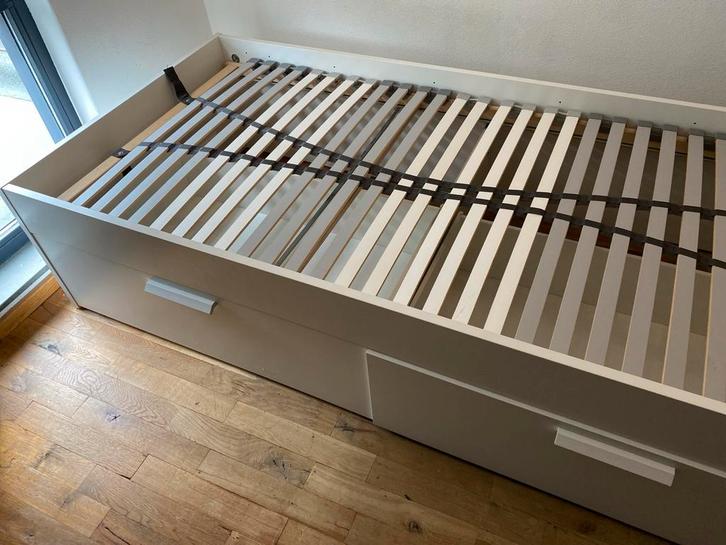 Ikea Brimnes met Lattenbodem, Huis en Inrichting, Slaapkamer | Bedden, Zo goed als nieuw, Eenpersoons, 90 cm, 200 cm, Hout, Wit