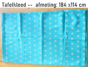 Groot blauw tafelkleed 184 cm x 114 cm  beschikbaar voor biedingen