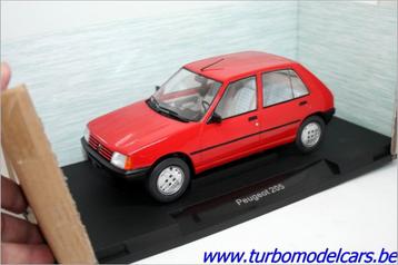 Peugeot 205 1984 rood 1/18 Model Car Group beschikbaar voor biedingen