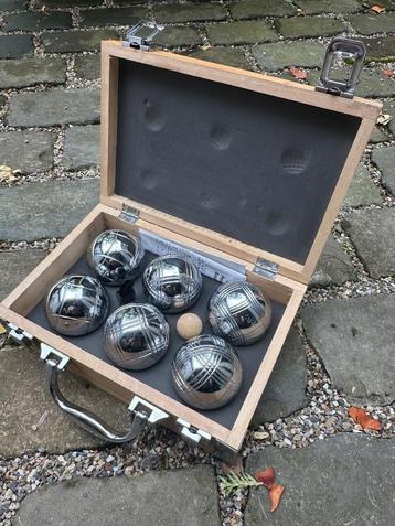 jeu de boulle beschikbaar voor biedingen