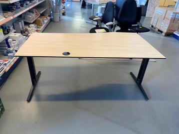 Houten Bureau met zwart onderstel 