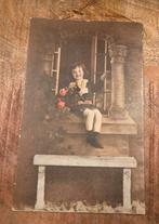 Antieke ansichtkaart begin 1900 jongen met bloem, Verzenden, Voor 1920, Ongelopen, Kinderen