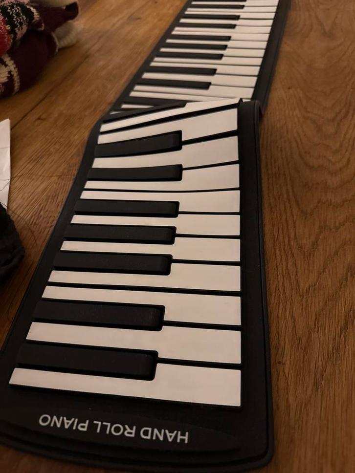 Oprolbare Piano - Handig en Draagbaar!, Muziek en Instrumenten, Midi-apparatuur, Gebruikt, Ophalen of Verzenden