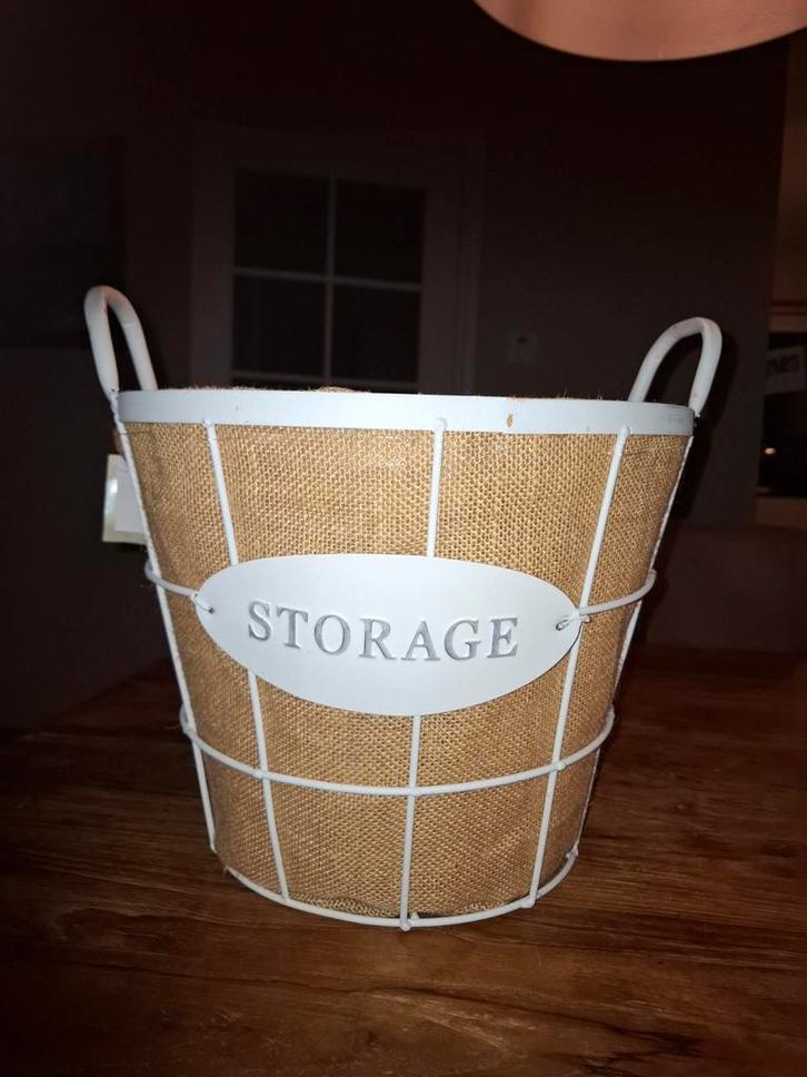 Metalen Mand met Jute en Plastic Voering H27 cm B boven 33.5, Huis en Inrichting, Woonaccessoires | Kisten, Zo goed als nieuw