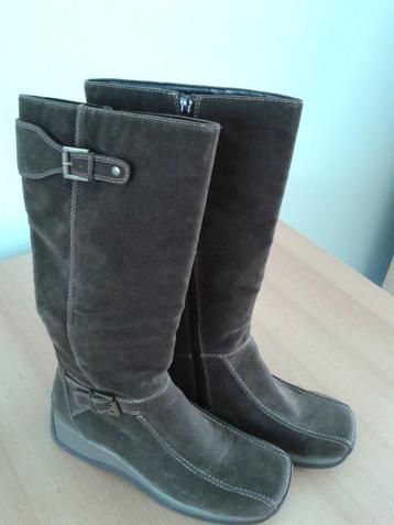 Dameslaarzen suede beschikbaar voor biedingen