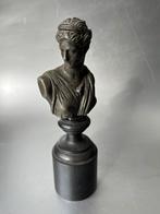 Oude buste op sokkel, Artemis, Diana, Griekse godin, Antiek en Kunst, Ophalen of Verzenden