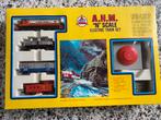 A.H.M. N spoor (schaal als minitrix) nieuw, Gelijkstroom, Trix, Wagon, Ophalen of Verzenden