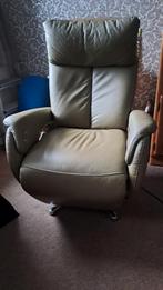 2-Motorige Draaifauteuil met Ligfunctie en Opstahulp, Huis en Inrichting, Ophalen, Minder dan 75 cm, Leer, Zo goed als nieuw