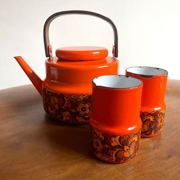 Retro emaille theepot oranje met bloemen  beschikbaar voor biedingen