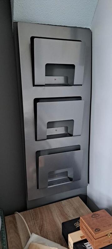Metalen Boekenrek voor aan de Muur beschikbaar voor biedingen