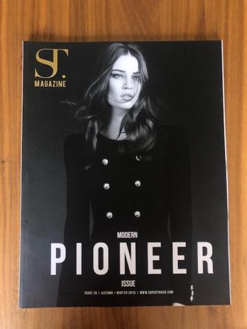 Nieuw magazine 'Modern Pioneer issue' van Supertrash. beschikbaar voor biedingen