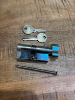 Cilinderslot met knop en 2 sleutels, Ophalen of Verzenden, Gebruikt, Chroom, Slot