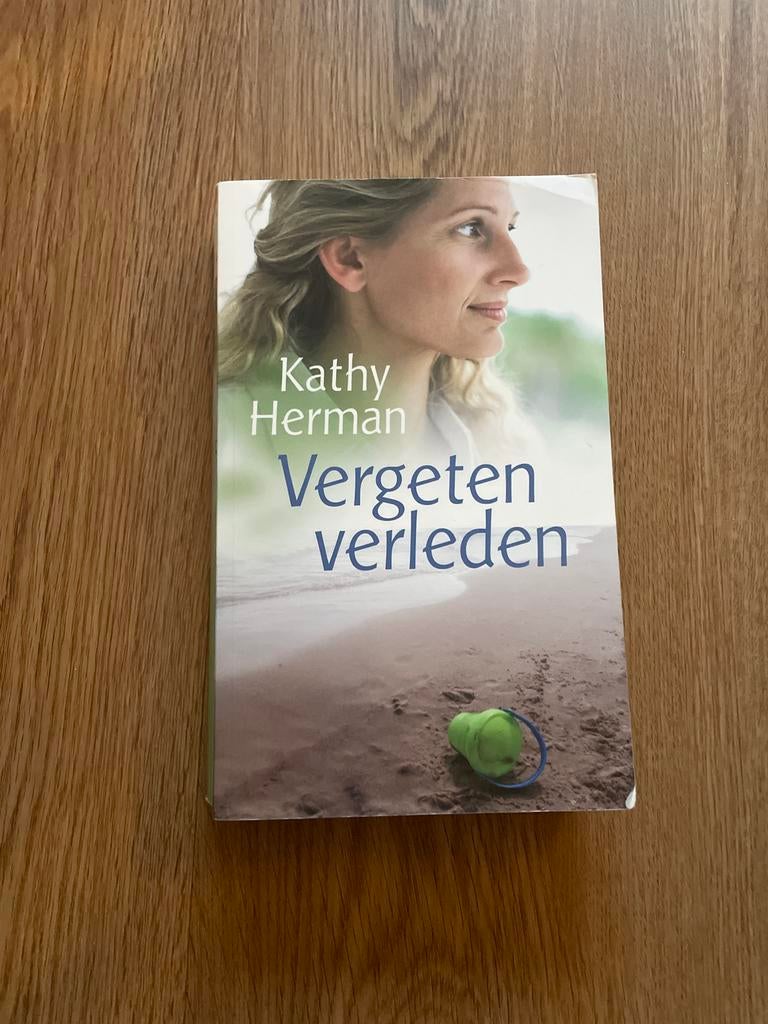 Vergeten Verleden - Kathy Herman, Ophalen of Verzenden, Gelezen, Nederland