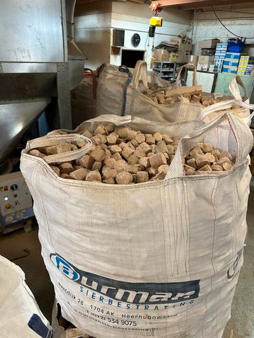 Hardhout briketten zonder troep brand zeer goed. beschikbaar voor biedingen