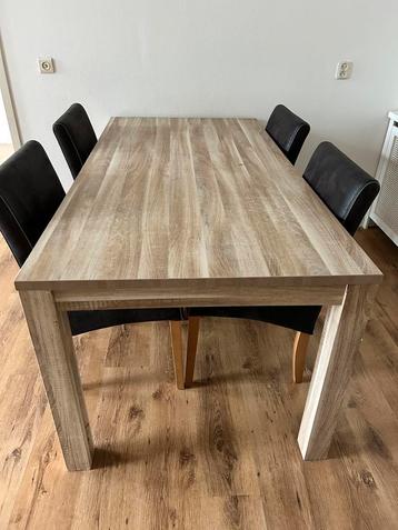 Tbv woonkamer div kasten + bank + tafel beschikbaar voor biedingen