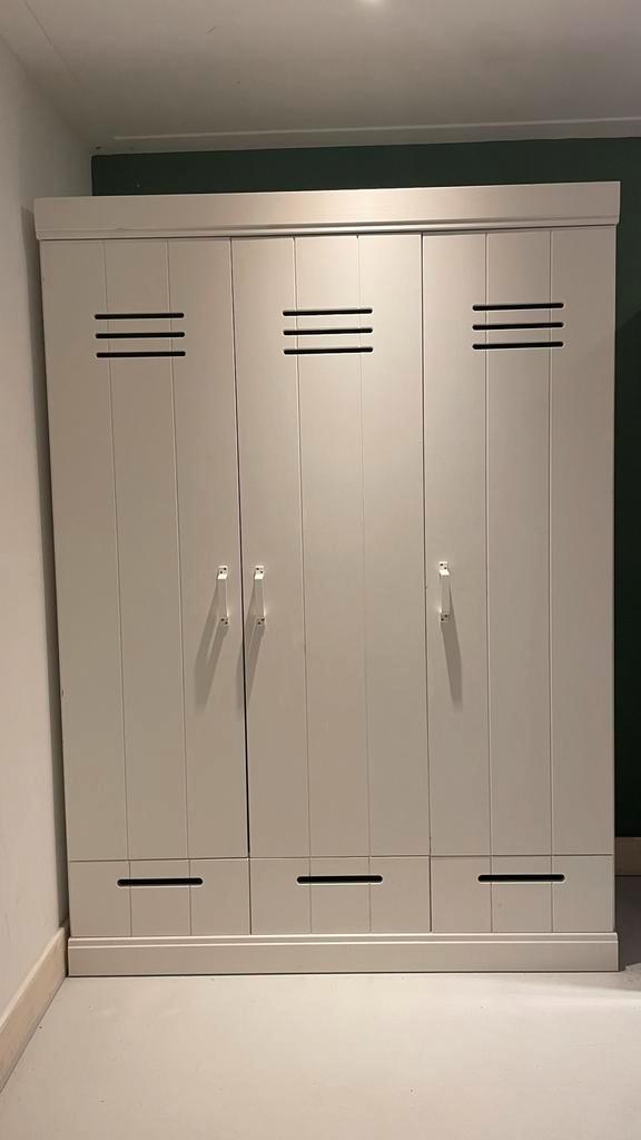 Woood kledingkast 3-deurs | Veel opbergruimte, Huis en Inrichting, Kasten | Lockerkasten, Gebruikt, Ophalen