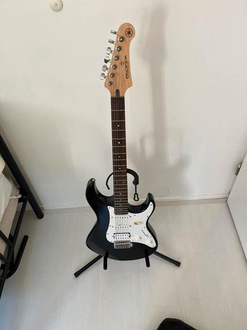 Yamaha Pacifica 112 J B Black beschikbaar voor biedingen