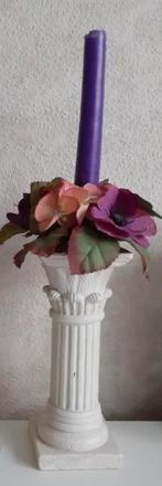 Kandelaar grieks/romeinse zuil met bloemstukje + kaars, Ophalen of Verzenden, Gebruikt, Minder dan 25 cm