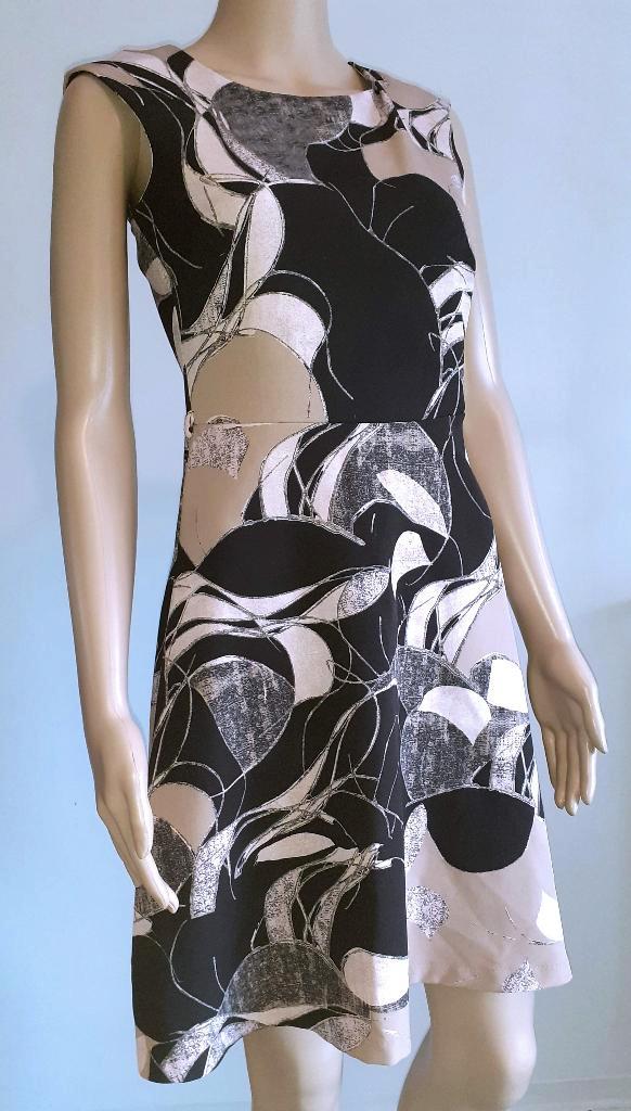 Korte jurk zwart en beige patroon Lola & Liza XS of 34, Kleding | Dames, Jurken, Zo goed als nieuw, Maat 34 (XS) of kleiner, Zwart