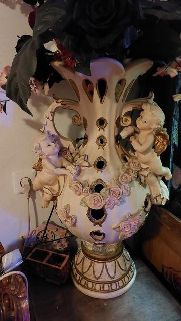 Decoratieve Vaas met Engeltjes beschikbaar voor biedingen