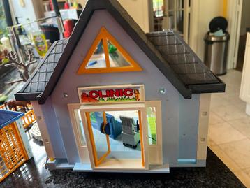 Playmobil dierenkliniek. beschikbaar voor biedingen