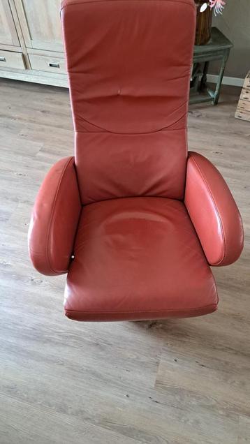 Comfortabele relaxstoel beschikbaar voor biedingen