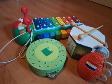 Muziekinstrumenten set voor kinderen beschikbaar voor biedingen