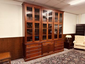 Grote Klassieke Engelse Boekenkast Bibliotheekkast  beschikbaar voor biedingen