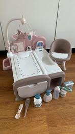 Smoby poppen verzorgings bed met toebehoren, Kinderen en Baby's, Speelgoed | Poppen, Ophalen of Verzenden, Zo goed als nieuw, Babypop