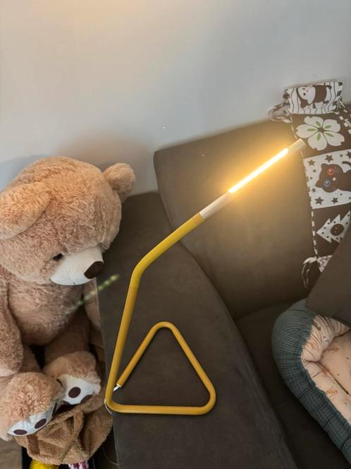 IKEA HÅRTE LED-bureaulamp – geel, Huis en Inrichting, Lampen | Overige, Zo goed als nieuw, Ophalen