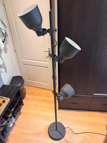 IKEA Staande lamp met 3 spots - Grijs (Hektar) beschikbaar voor biedingen