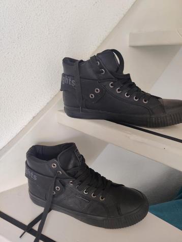 Hoge schoenen  zwart beschikbaar voor biedingen