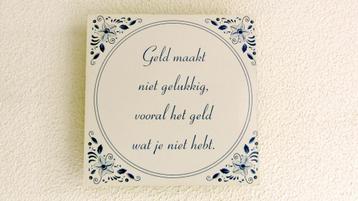 Spreukentegeltje, geld maakt niet gelukkig, van hout beschikbaar voor biedingen
