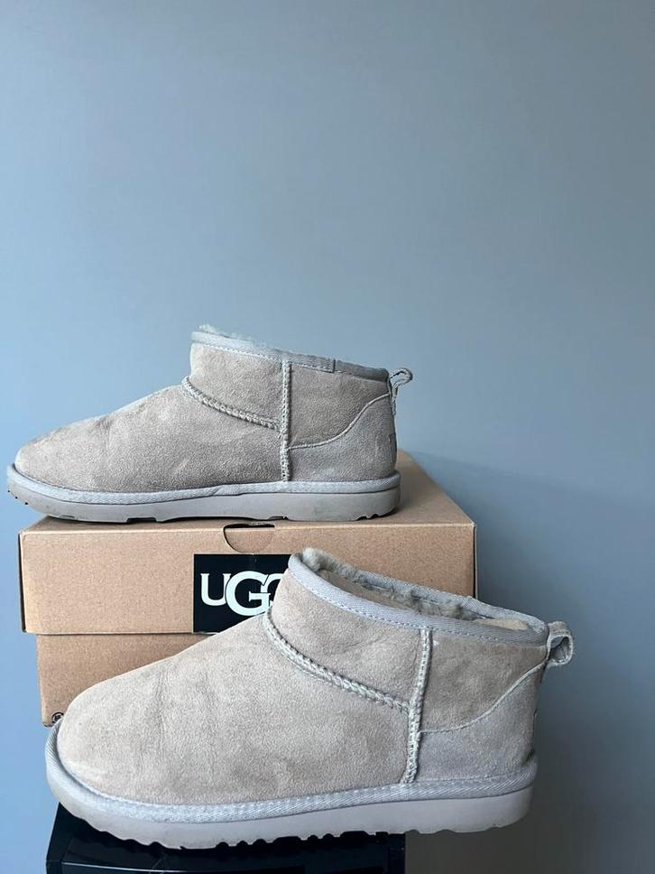 UGG CLASSIC ULTRA MINI GREY SHEEPSKIN BOOTS LAARZEN MAAT 38, Kleding | Dames, Schoenen, Zo goed als nieuw, Lage of Enkellaarzen