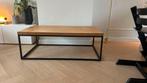 Houten salontafel met stalen onderstel, Huis en Inrichting, Tafels | Salontafels, Ophalen, Gebruikt, 100 tot 150 cm, Eikenhout