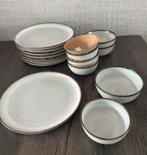 IKEA Gladelig grijs 5 borden, Huis en Inrichting, Keuken | Servies, Ophalen, Zo goed als nieuw, Bord(en), Overige stijlen