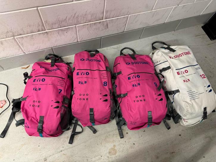 Duotone Evo SLS 2025 - 7-8-9-12, Watersport en Boten, Kitesurfen, Zo goed als nieuw, Kite, 7 m², Geen board, Ophalen