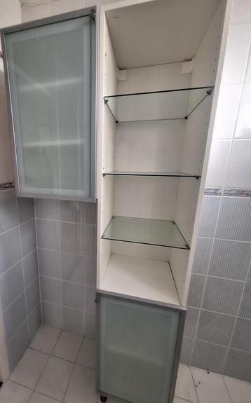 Badkamer kastjes gratis af te halen.